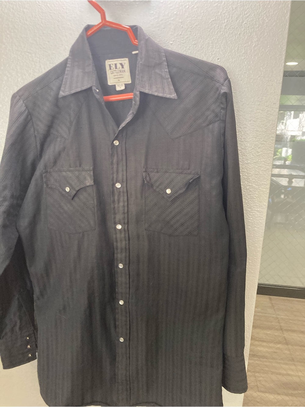 Black Long-Sleeve Casual Button-Down Shirt